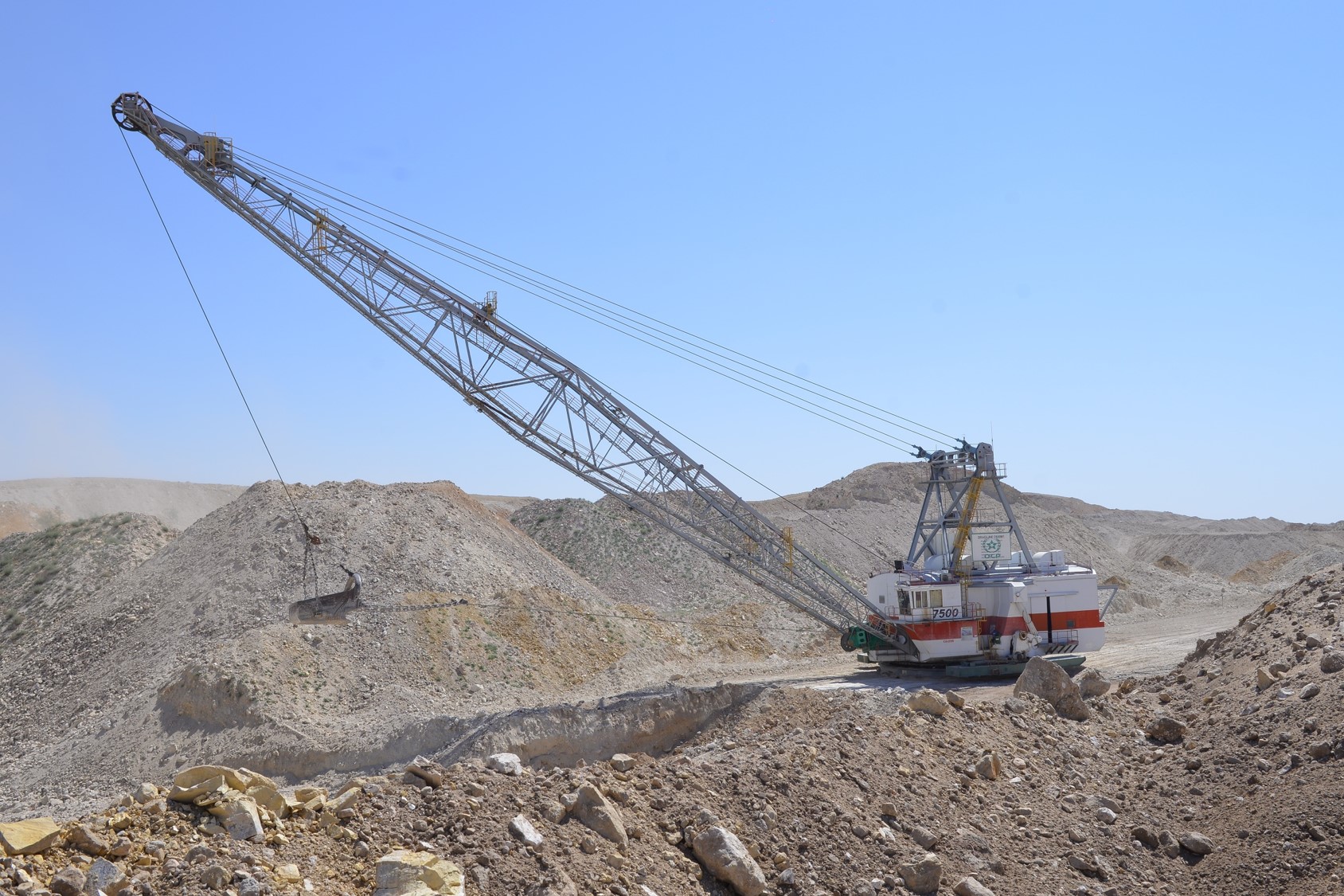 The Benguerir Experimental Mine is an experimental platform for R & D, technology transfer, innovation and learning in the mining industry, aiming to : put the mining industry at the forefront of technological progress; enable the Profession to conduct R&D projects and trials in an industrial environment; Deploy initial training, continuing education, training through research and learning by doing; attract technology developers, equipment suppliers and universities for testing and co-developing of new technologies; develop an ecosystem through the valorization of the results of R & D, innovation and technology transfer. The current perimeter of the experimental mine concerns the entire Benguerir mine which covers an area of 3,300 km² The objective of the Benguerir experimental mine is to develop innovative solutions in the field of the mining industry, able to meet the technological and socio-economic challenges of OCP and the African continent with regard to the following themes: Geological exploration. Extraction, beneficiation and exploitation of the ore. Environment, rehabilitation and sustainability. Digitalization. Training and skills development. In order to operationalize the Experimental Mine projects related to the phosphate industry are being implemented. These projects fall under the following themes: management and information system, Artificial Intelligence, automation and autonomous driving, advanced maintenance, mining rehabilitation & sustainability, online measurement and development of new technologies. The Benguerir Experimental Mine, as a Living Lab, is now open on its national and African ecosystem, including the launch of the Mining Challenge program and the organization of thematic events such as the “ African Mining Industry : challenges & Sustainability ”.