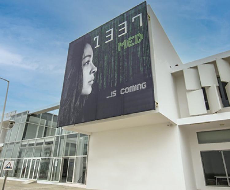 Imágenes numeradas - Página 8 Ecole_1337_med